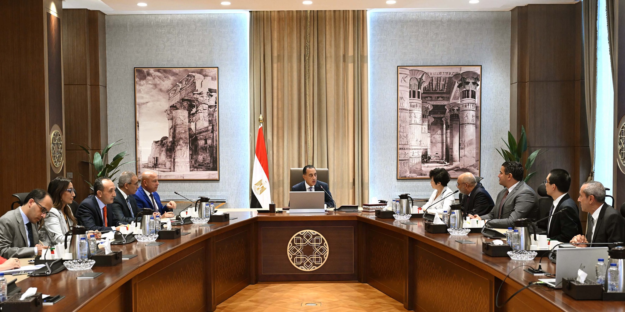 رئيس الوزراء ومسئولي بي واي دي