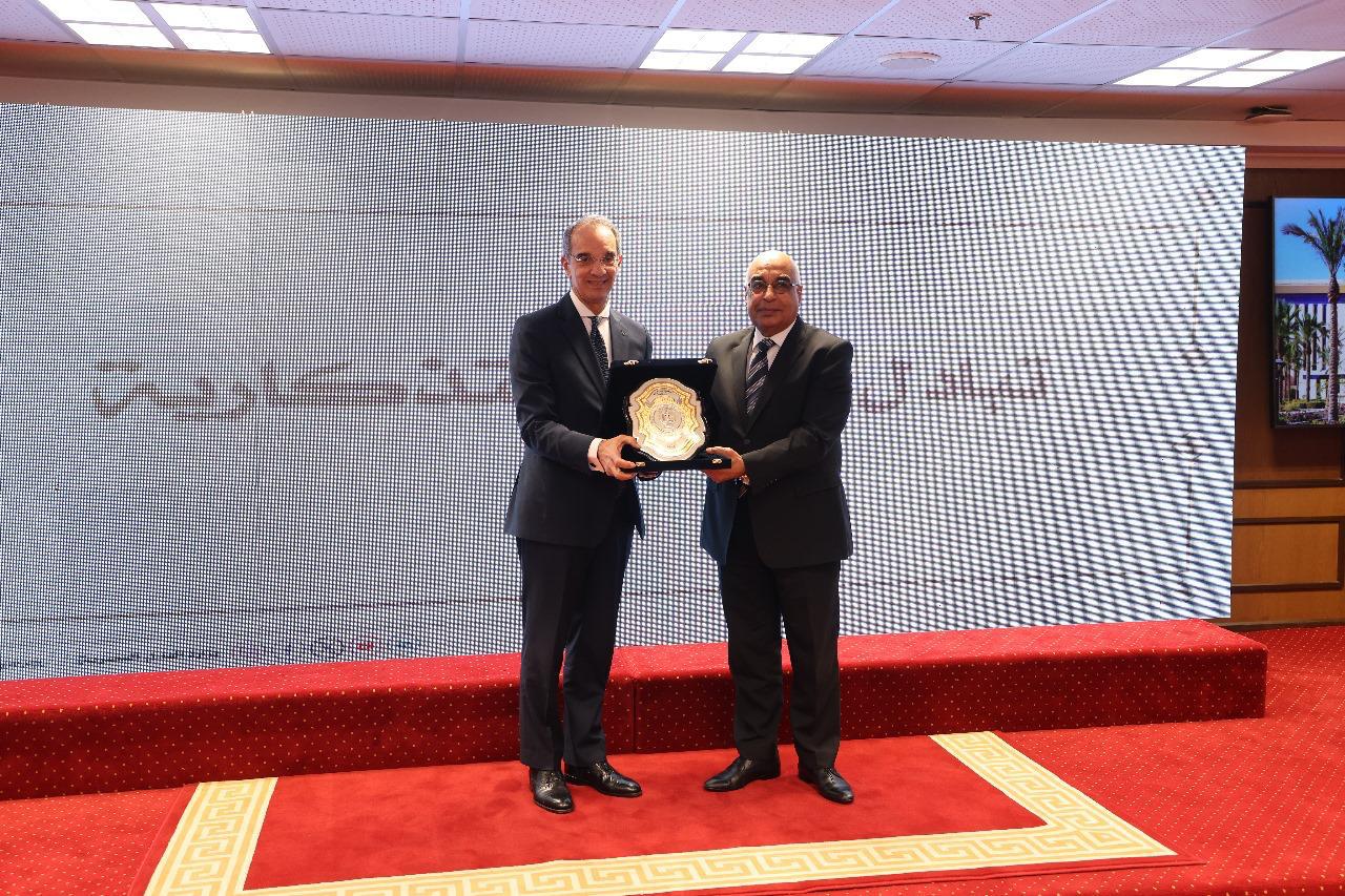 وزيرا الاتصالات والعدل