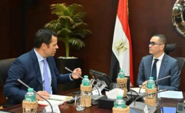 حسن الخطيب وزير الاستثمار