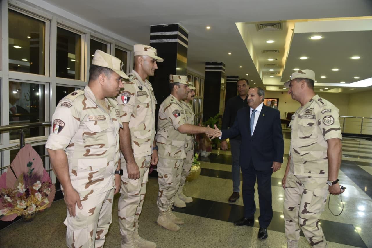 محافظ بورسعيد يتفقد مشروع صقر 1