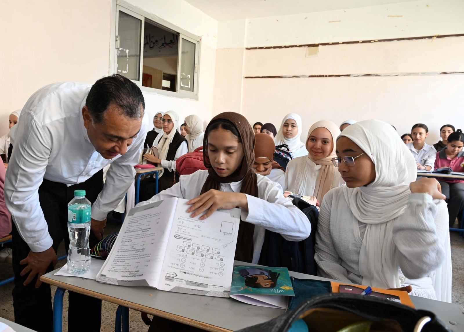 مدبولي في زيارة لإحدى مدارس المنوفية