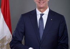 الدكتور عمرو طلعت