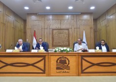وزير الاستثمار خلال لقائه مستثمري قنا 