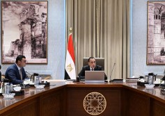 رئيس الوزراء خلال لقائه مع وزير الإسكان