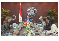 حسن الخطيب وزير الاستثمار