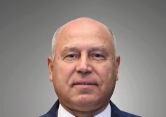 كامل الوزير وزير الصناعة والنقل 