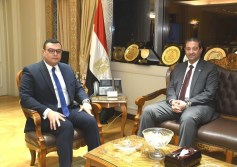 وزير الإسكان 