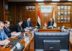 وزير الكهرباء مع قيادات المحطات النووية