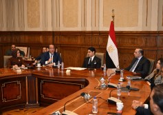 النائب أحمد أبو هشيمة خلال اجتماعها مع وزير المالية