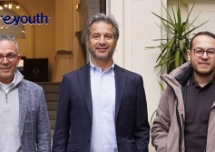 منصة إي يوث