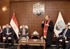 محافظ الإسماعيلية يزور كنائس المحافظة