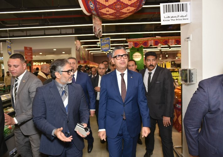 وزير التموين يفتتح فرع لولو ماركت التجمع الخام
