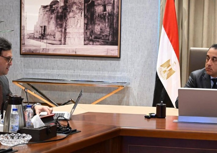 رئيس الوزراء خلال لقائه وزير الثقافة
