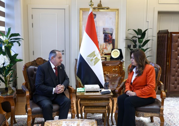 منال عوض
