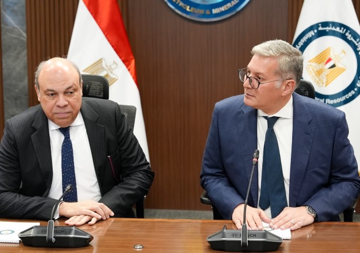 جانب من الاجتماع بين الوزيرين