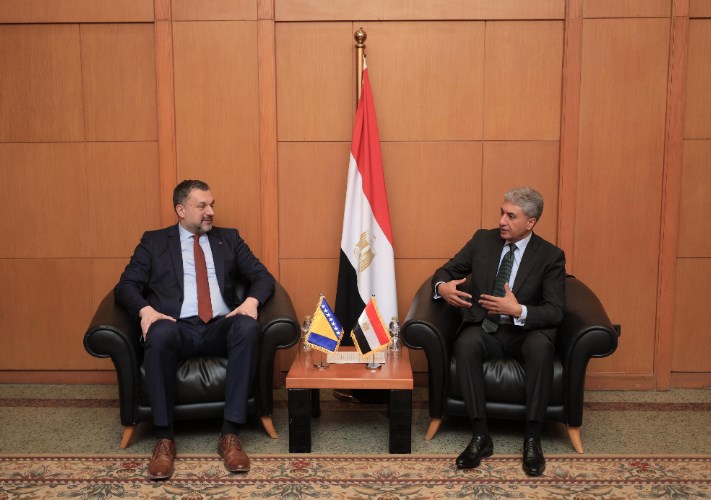 وزير السياحة 