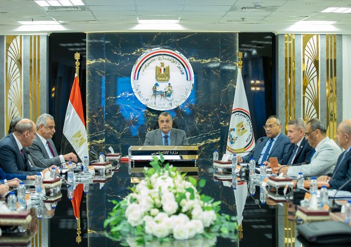 وزير الإنتاج الحربى ورؤساء الشركات