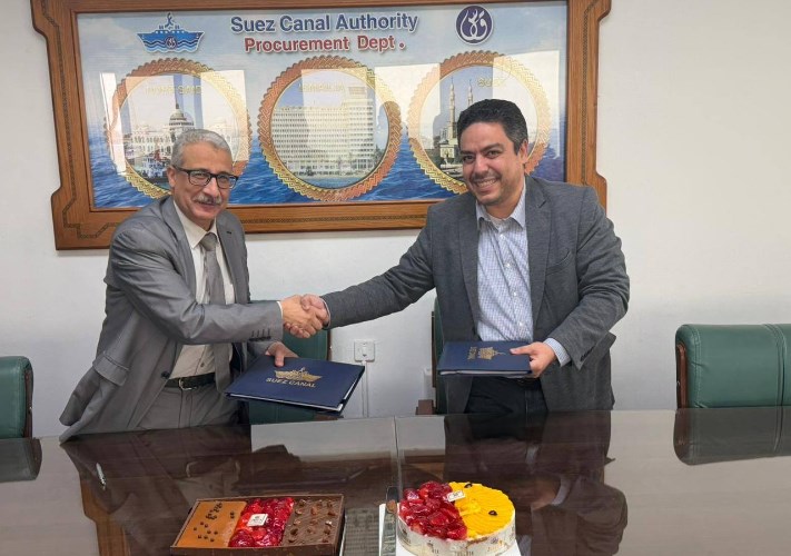 توقيع عقدتوريد قاطرات جديدة