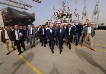 وزير النقل يفتتح محطة تحيا مصر 1