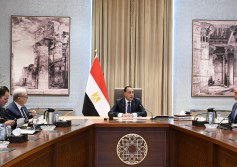 مدبولي يلتقي نائبه للشئون الاقتصادية