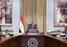 رئيس الوزراء خلال اجتماع حماية الشواطئ 