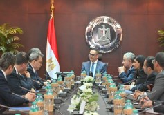 وزير الاستثمار مع مسؤولي مجموعة «إكزاشيباشي»