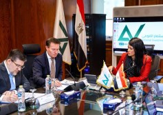 رانيا المشاط خلال استقبالها وفد موديز