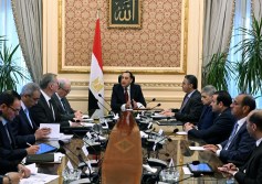 رئيس الوزراء يتابع موقف توافر مختلف السلع الاستراتيجية