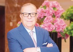 محمد عبد العال الخبير المصرفي