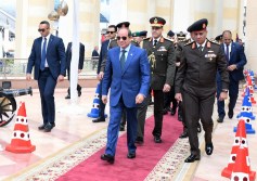 الرئيس السيسي خلال تأدية صلاة الجمعة