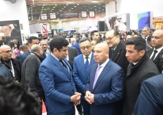  الفريق كامل الوزير في معرض السيارات