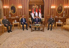 السيسي ووزير الدفاع الحالي والسابق