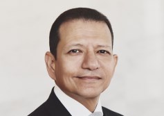 أحمد عبد العال الرئيس التنفيذي لمجموعة المشرق