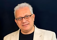 الناقد الفني جمال عبد القادر