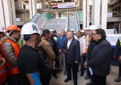وزير النقل يتفقد القطار السريع 