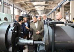 وزير الإنتاج الحربى فى مصنع 300 