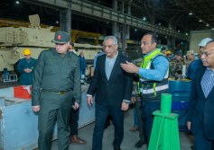 وزير الإنتاج الحربى فى مصنع 200 الحربى