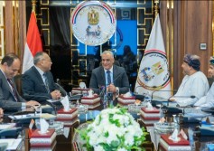 وزير الإنتاج الحربى ووفد عمانى
