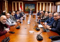 أحمد المسلماني يجتمع مع العاملين فى قناة النيل الثقافية 