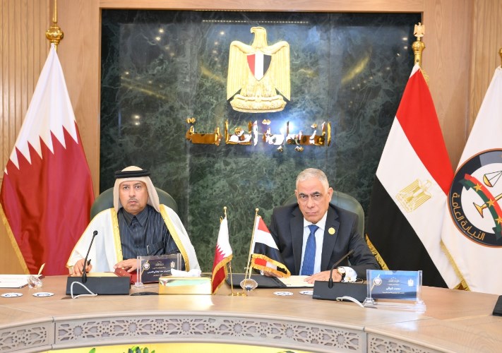 أثناء توقيع الاتفاقية