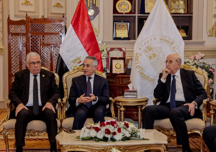 وزير العدل خلال مراسم التوقيع 