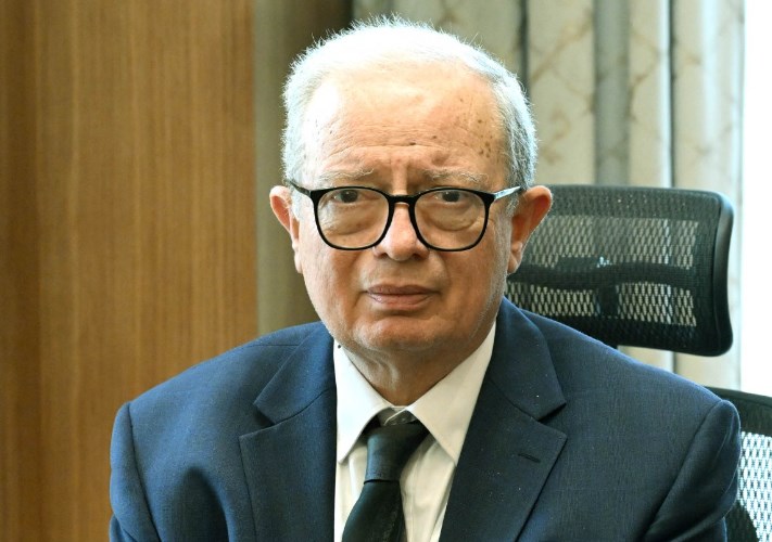 الدكتور حسين محمد أحمد عيسى