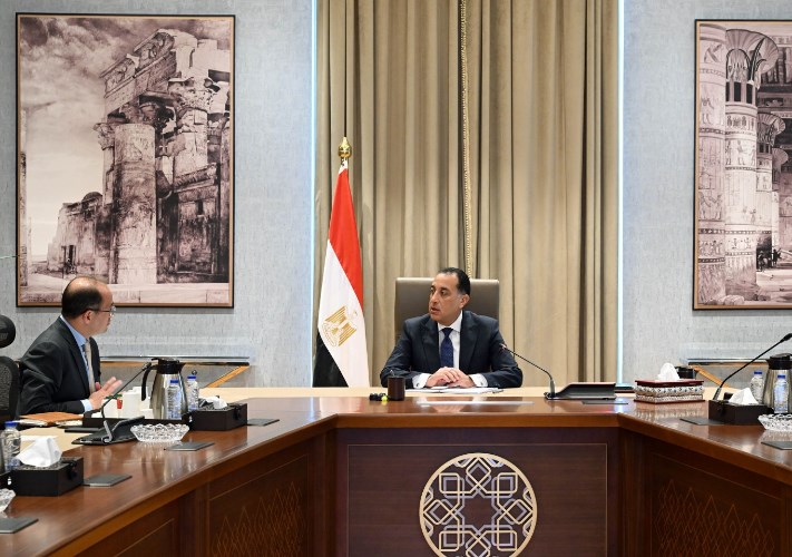 رئيس الوزراء مع وزير المالية