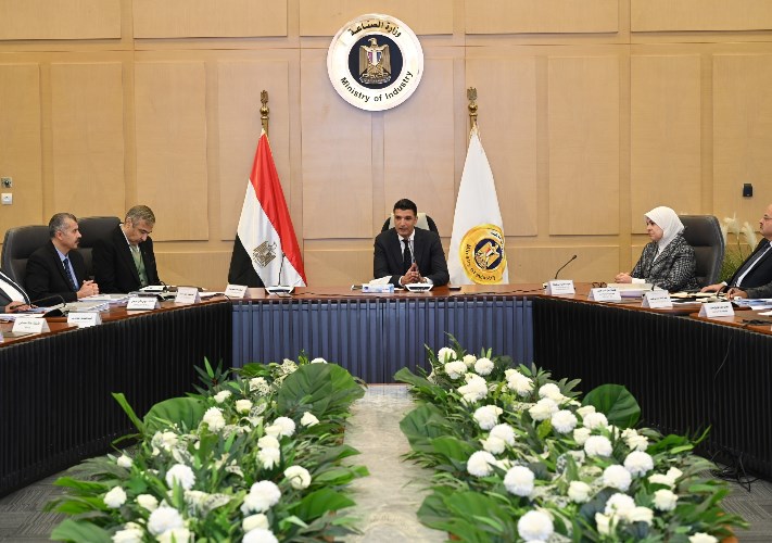  خالد هاشم، وزير الصناعة 