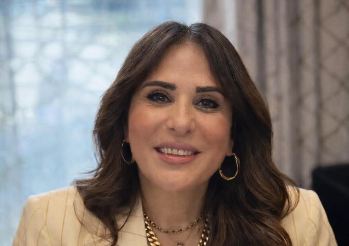 وزيرة الإسكان 