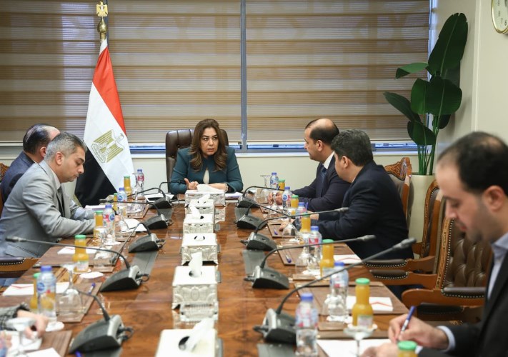 منال عوض 