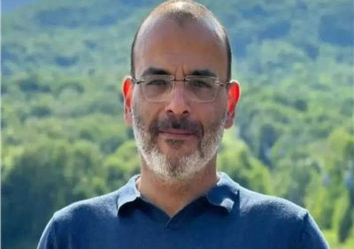 أيمن بهجت قمر