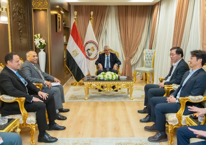 وزير الإنتاج الحربى ووفد شركة هانوا الكورية