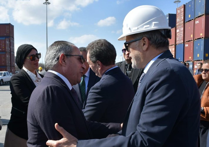 إستقبال سفينة مساعدات فرنسية