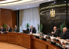 رئيس الوزراء مع رؤساء الغرف التجارية والصناعية 